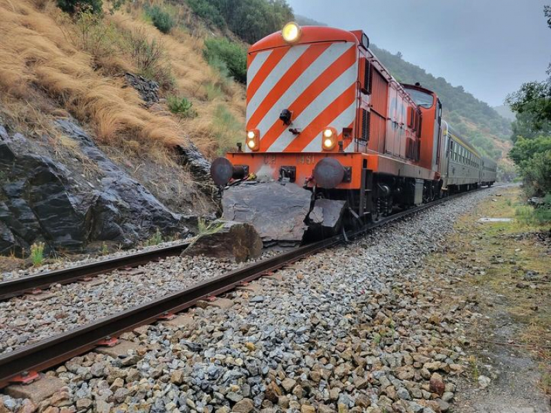 Linha do Douro suspensa entre Régua e Pocinho devido a descarrilamento