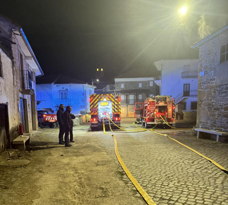 Homem de 70 anos morre num incêndio em casa em Miranda do Douro