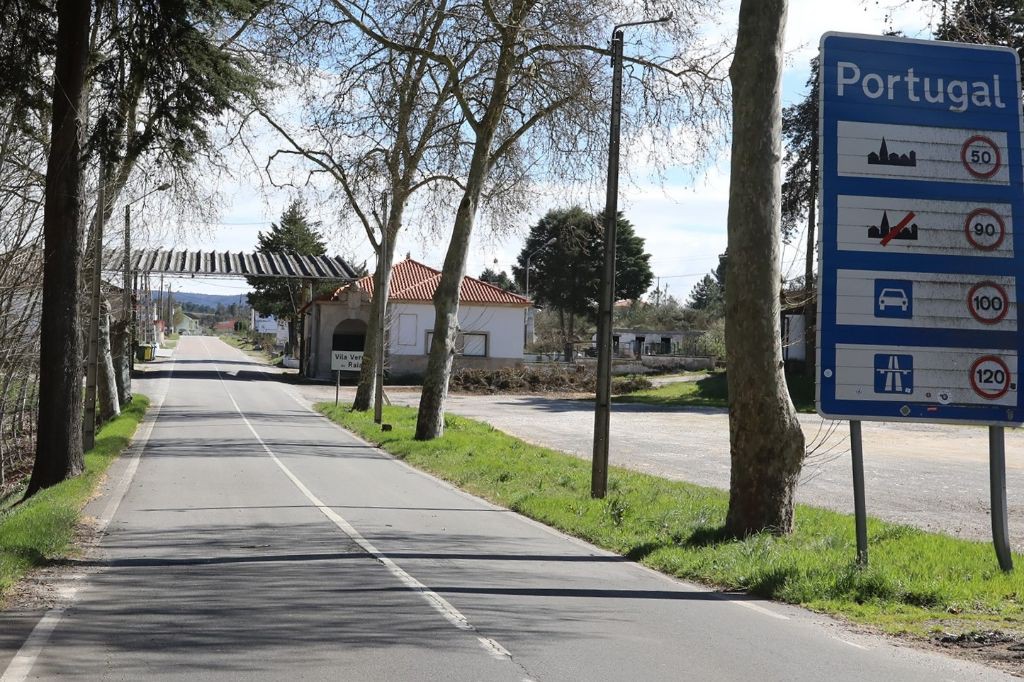 Homem com mandado de detenção fugiu após controlo na fronteira de Chaves